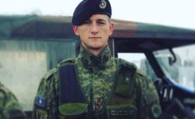 Oficeri Hasanaj, që u dekorua në Angli: Ushtrisë së Kosovës do t’ia kenë lakmi