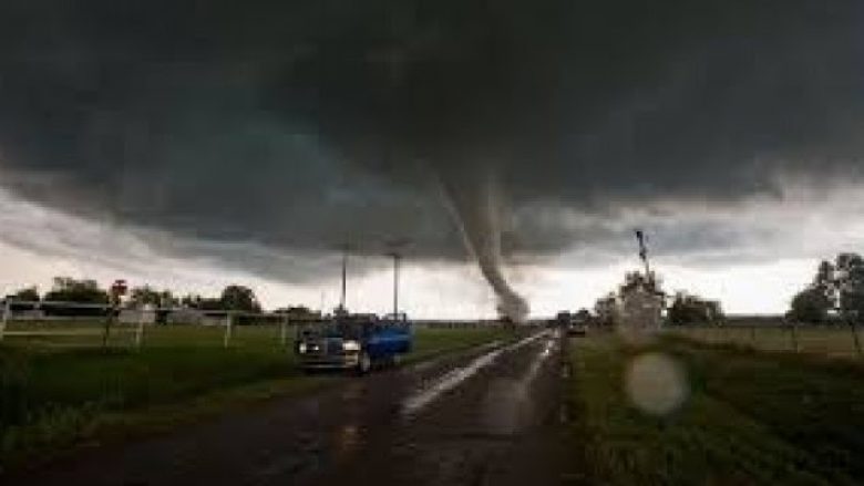 SHBA, moti i keq shoqëruar me tornado lë 14 të vdekur