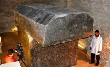 Arkivolet misterioze të Egjiptit, peshojnë më shumë se 100 tonë (Foto)