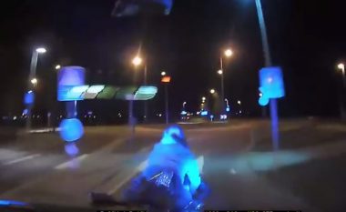 Të gjithë ata që ngasin shpejtë veturën apo motoçikletën në Estoni e pësojnë keq, policia i përplas me veturë (Video)