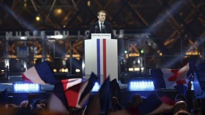 Macron jep dorëheqje nga kreu i Lëvizjes