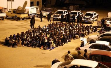 7000 emigrantë të ndaluar në qendrat e paraburgimit në Tripoli