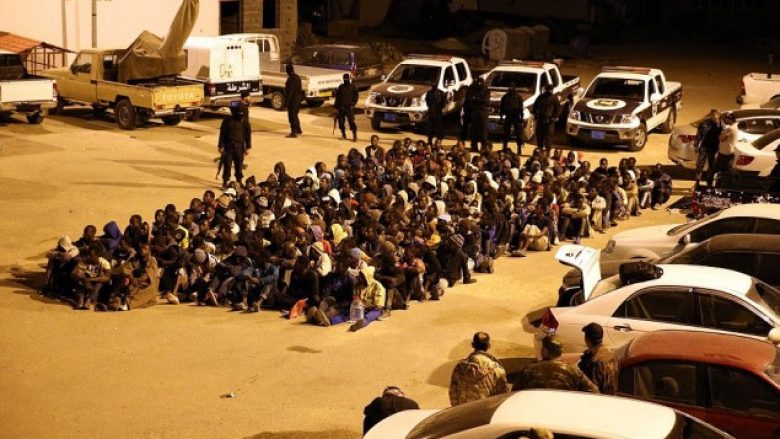 7000 emigrantë të ndaluar në qendrat e paraburgimit në Tripoli
