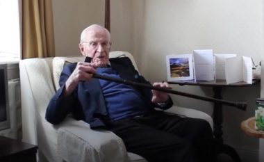 Në trupin e shëndoshë mendja e shëndoshë: Edhe pse i ka 105 vjet, vazhdon të punon si mjek (Video)