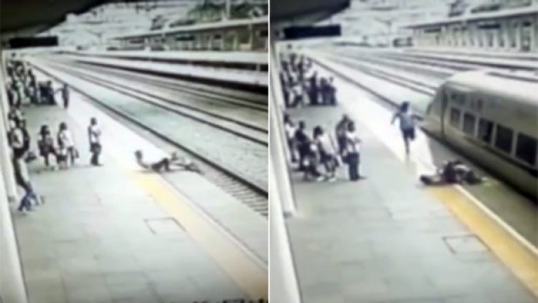 Falë reagimit të shpejtë, burri shpëton gruan që tentoi të kryej vetëvrasje duke u hedhur para trenit (Video)