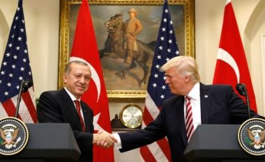Trump: Pres me padurim të bashkëpunoj me Erdoğanin për paqen në Lindjen e Mesme