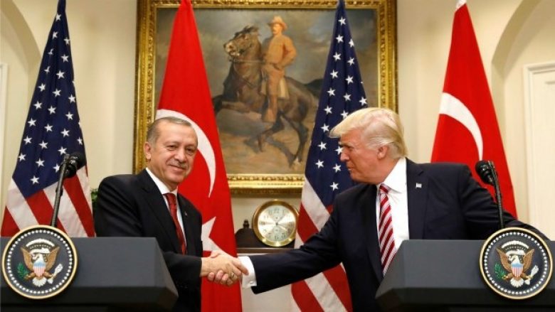 Trump: Pres me padurim të bashkëpunoj me Erdoğanin për paqen në Lindjen e Mesme