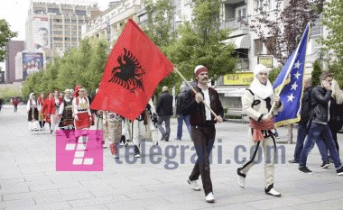 Ansambli ‘Shota’ proteston me valle në Ditën e Punëtorëve (Foto)