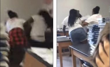 Grushta, shkelma e shkulje flokësh: Mësuesja dhe asistentja rrahen brutalisht në prezencë të nxënësve (Video, +18)
