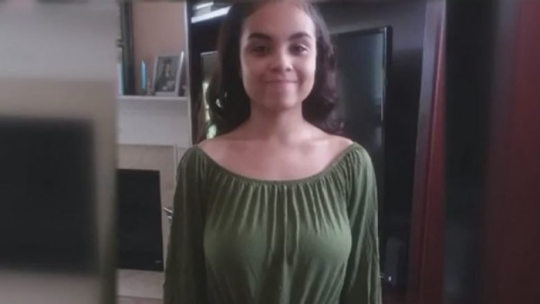 Adoleshentja përjashtohet nga shkolla për shkak të një bluze, arsyeja është thjesht bizare (Foto/Video)