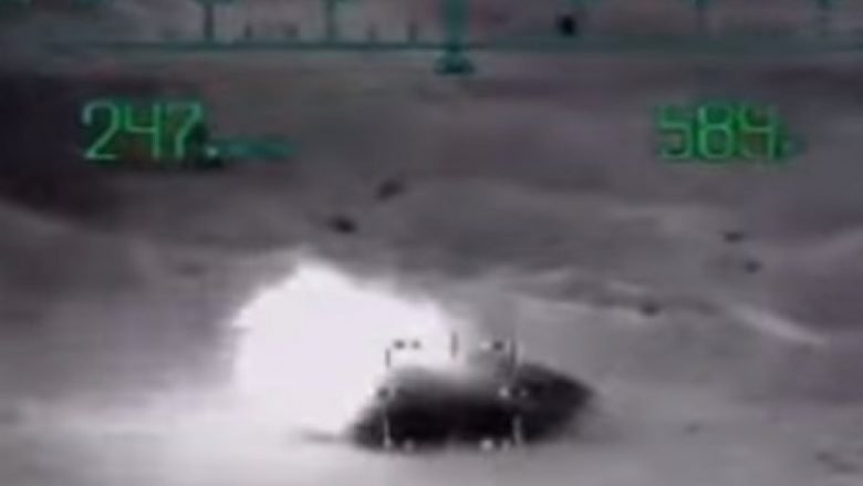 Momenti kur helikopterët luftarak Ka-52, hedhin në erë tanket dhe mjetet tjera të blinduara të ISIS-it (Video, +18)