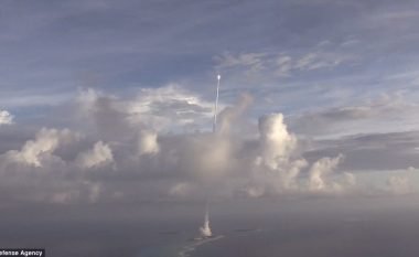 Pentagoni publikon pamjet e testit kundër raketës ndërkontinentale, që kushtoi 244 milionë dollarë (Video)