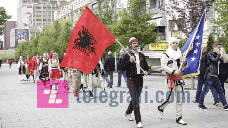 Ansambli ‘Shota’ proteston me valle në Ditën e Punëtorëve (Foto)