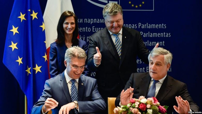 Zyrtarizohet vendimi i BE-së për udhëtimin pa viza për ukrainasit