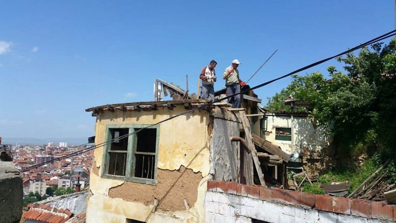 Nis ndërhyrja emergjente në disa objekte në Prizren