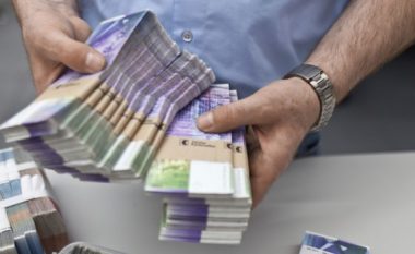Shqiptari ia “thyen zemrën” zviceranit dhe ia merr 100 mijë franga