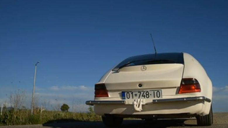 Shqiptari që e transformoi Mercedesin modern në një veturë klasike (Video)