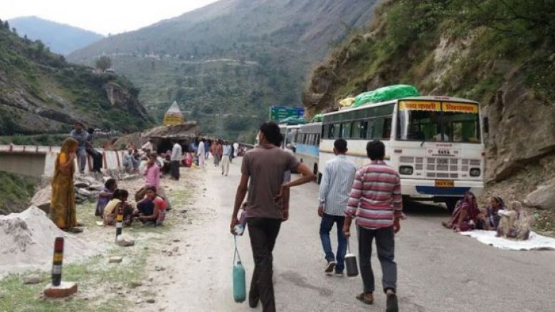 Aksidentohet autobusi në Indi, 21 pelegrinë të vdekur