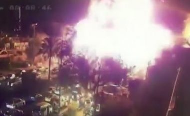 Publikohen pamjet e shpërthimit që la 13 të vrarë tek një dyqan i akullores në Bagdad (Video)