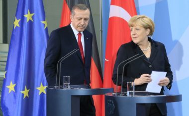 Merkel: Evropa nuk duhet ta refuzojë Turqinë