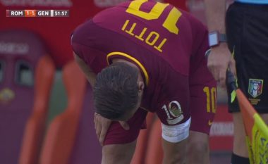 Totti inkuadrohet ndaj Genoas në mesin e shumë ovacioneve nga tifozët (Foto/Video)