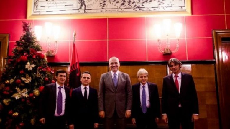 Këto zyrtarë përfaqësojnë partitë shqiptare në takimin e thirrur nga Ali Ahmeti