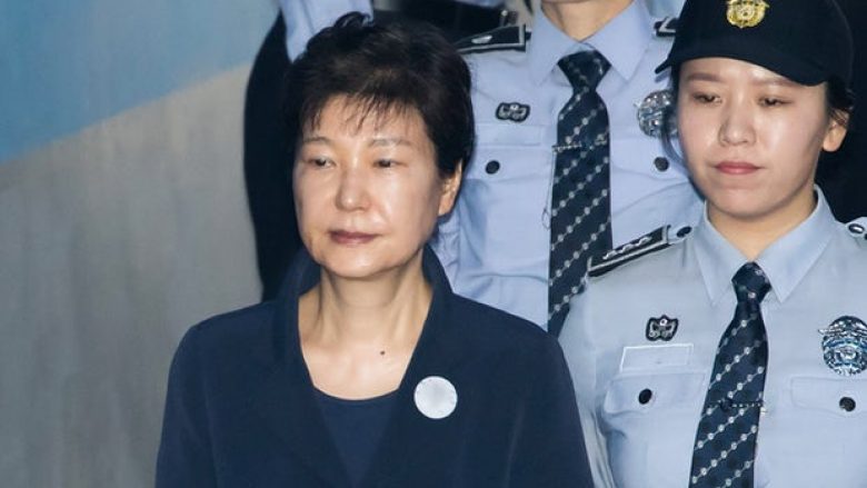 Fillon gjykimi ndaj ish presidentes së Koresë Jugore (Foto)