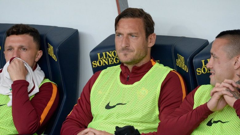 Roma-Genoa: Formacionet zyrtare, Totti rezervë