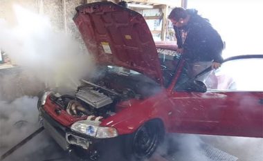 Honda Civic me kuajfuqi të shtuara, gati eksplodoi gjatë lëvizjes së simuluar (Video)