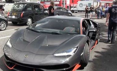 Kalimtarët bllokojnë rrugën për të parë nga afër këtë Lamborghini (Video)