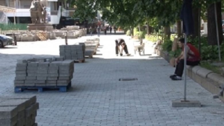 Kanë vazhduar edhe sot ndërtimet në shëtitoren përreth Vardarit