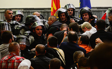 Dënim me kusht për nëntë të pandehurit për dhunë në Kuvendin e Maqedonisë
