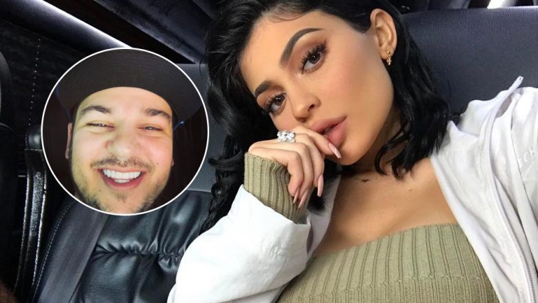 Rob Kardashian tall motrën e tij (Foto)