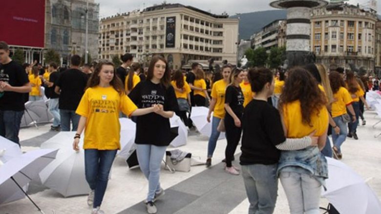 Maturantët dhanë betimin kundër dhunës në sheshin “Maqedonia”