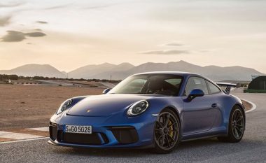 Me një modifikim të vogël, Porsche 911 arrin rekord në pistë (Video)