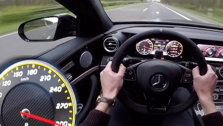 Mercedes AMG E63 S i qetë edhe kur lëvizë me 300 kilometra në orë (Video)