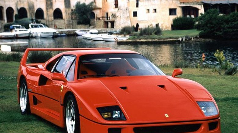 Modeli i rrallë Ferrari, iu dogj derisa po shkonte ta ndërronte me një LaFerrari (Foto)