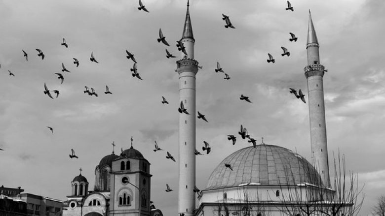 Pro e kundër ndërtimit të xhamisë në Kalanë e Prizrenit (Video)