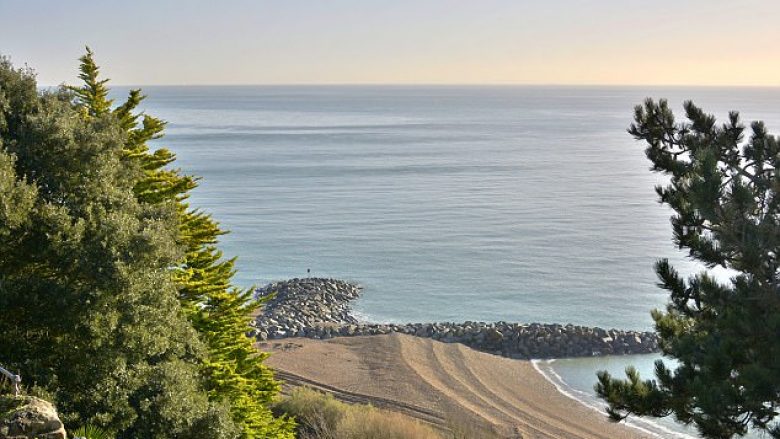 Përmes këtij imazhi të dobët provuan të joshën turistët (Foto)