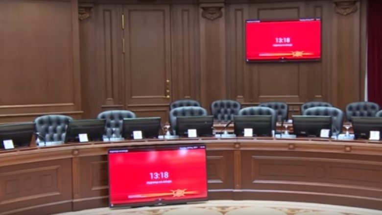 Përfundoi takimi i kryeministrit Zaev me partitë politike në qeveri
