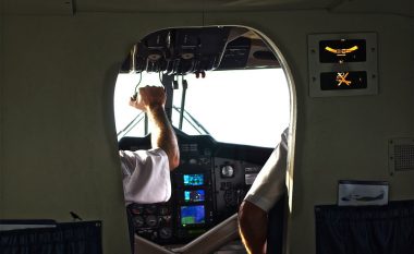 Suspendohet piloti që fjeti gjatë fluturimit të aeroplanit (Foto)