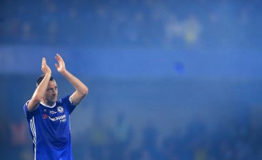 Pritje e mrekullueshme për kapitenin legjendar, Terry përshëndetet me tifozët e Chelseat me lot në ndeshjen e fundit të tij (Foto/Video)