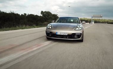 Udhëtarët e frikësuar nga shpejtësia enorme e Panamera Turbo S (Video)