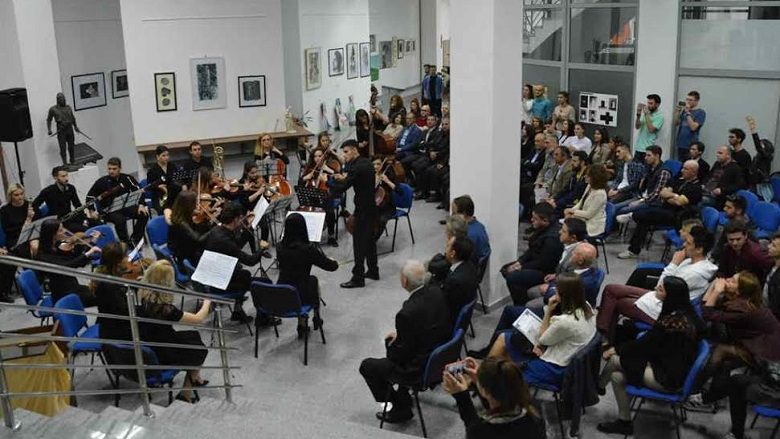 Universitetet publike shqiptare organizuan manifestimin kulturor ”Ura me tri harqe”