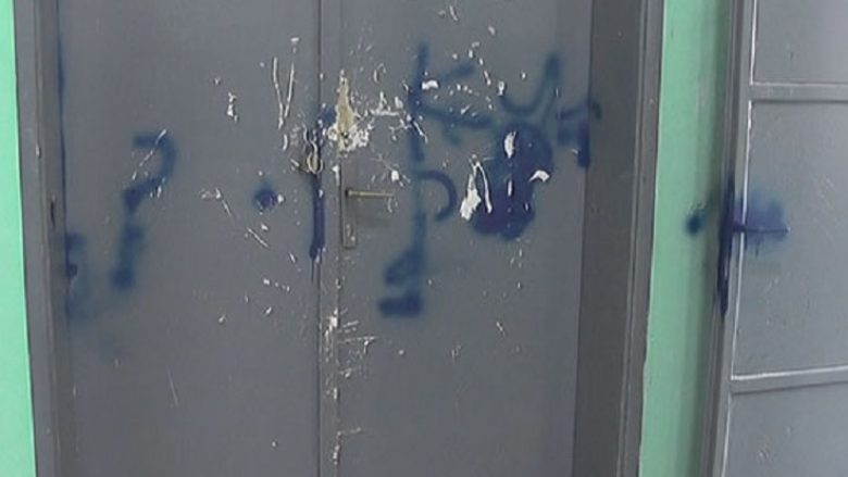 Veprime vandalizmi në një shkollë të mesme në Tetovë