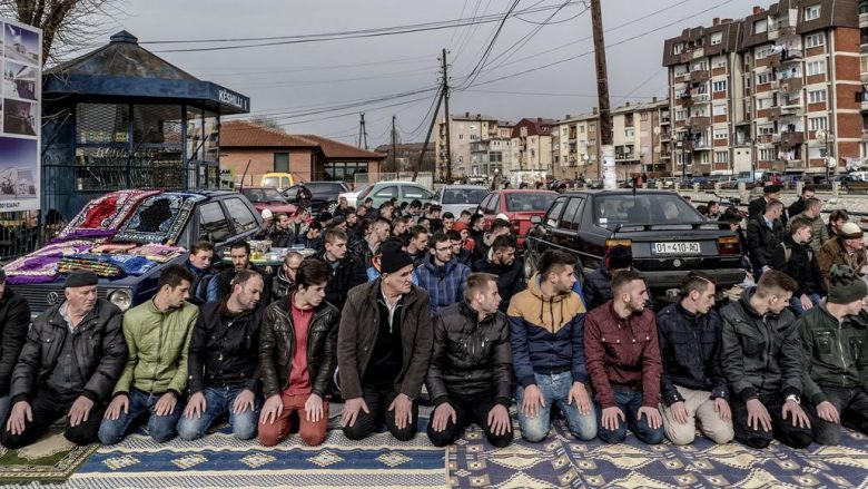 Le Figaro: Kosova, zona gri e Europës, e rrezikuar nga konvertimi i njerëzve në ekstremizëm