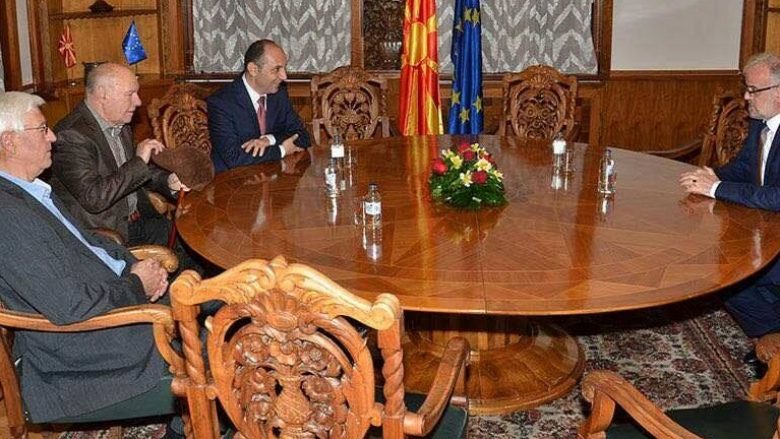 Talat Xhaferi takoi disa ish-kryetarë të Kuvendit të Maqedonisë