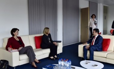 Zaevi takoi Federica Mogherini-në, përfaqëson Maqedoninë në takimin BE – Ballkani Perëndimor