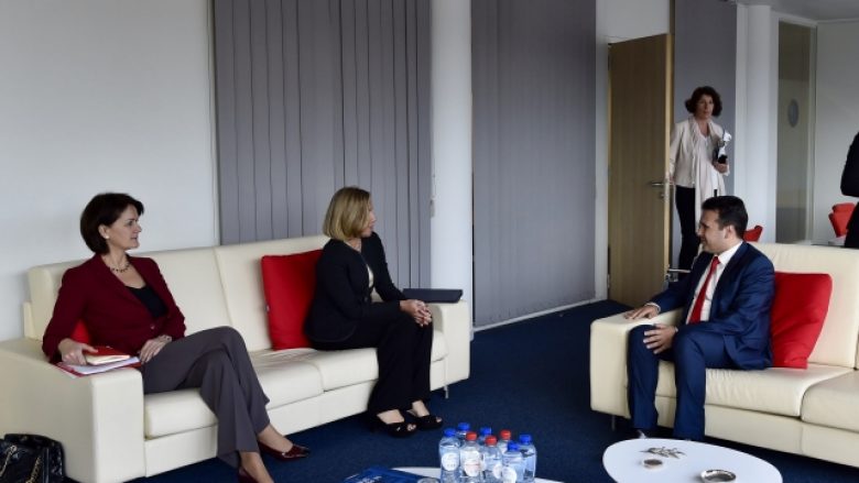 Zaevi takoi Federica Mogherini-në, përfaqëson Maqedoninë në takimin BE – Ballkani Perëndimor