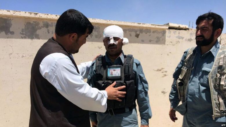 Polici afgan vrau gjashtë kolegë të tij